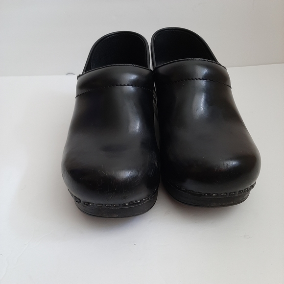 black nursing clogs